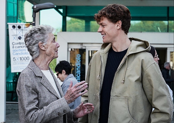 Jannik Sinner e il "passante" contro i detrattori: &laquo;Io sono orgoglioso di essere italiano e vi spiego perch&eacute;&raquo;