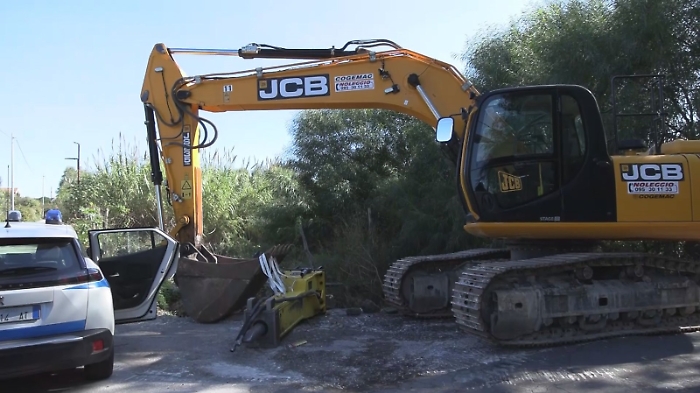 Catania, ruspe in azione a Vaccarizzo: l&rsquo;immobile del 1974 era abusivo 