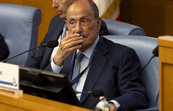 Regione siciliana, Schifani e l'ultimo scandalo: il governatore tentato dal passo indietro &laquo;ma nulla sar&agrave; pi&ugrave; come prima&raquo;