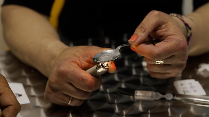 Beccati mentre preparavano dosi di crack e cocaina: 6 arresti a Canicatt&igrave;, in manette anche 3 donne