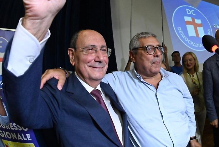 Scandalo sanit&agrave; e appalti, la lunga giornata: Schifani sospende dirigenti ma l'opposizione chiede un passo indietro