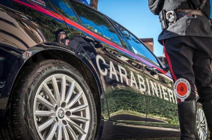 Citofona ai carabinieri: «Se non mi arrestate, io ucciderò mia moglie»