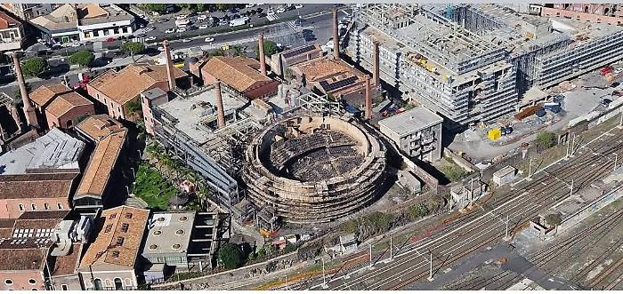 L'incendio alle Ciminiere tiene in ostaggio la stazione di Catania. Da novembre cancellati 60 treni per Giarre e Taormina