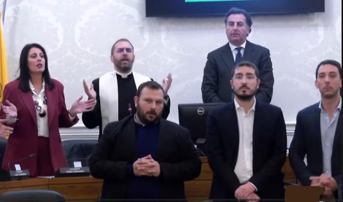 Sciacca, la benedizione sacra &laquo;Governate in pace&raquo; diventa una "maledizione". Subito dopo scoppia la guerra