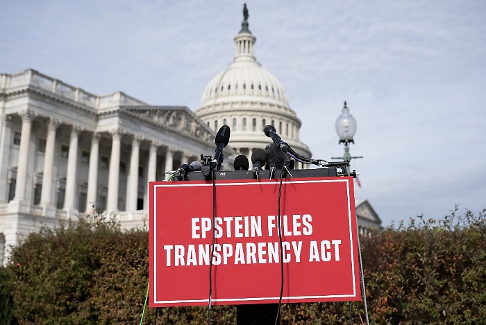 Il caso Epstein scuote gli Stati Uniti (e la Casa Bianca): la Camera dice s&igrave; alla pubblicazione dei files che scottano