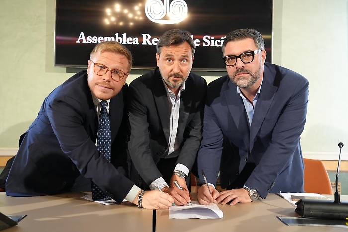 opposizioni la vardera catanzaro de luca