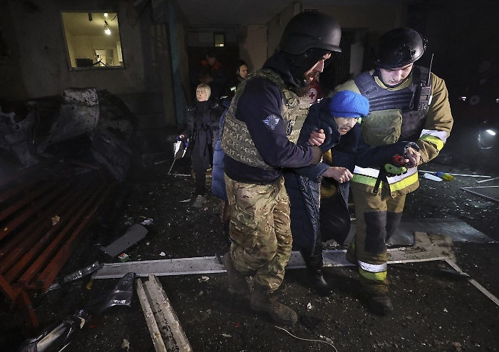 Pesante attacco russo sull'Ucraina, Zelensky su X: &laquo;Nove morti a Ternopil&raquo;. La Romania fa decollare i jet, la Polonia chiude gli aeroporti