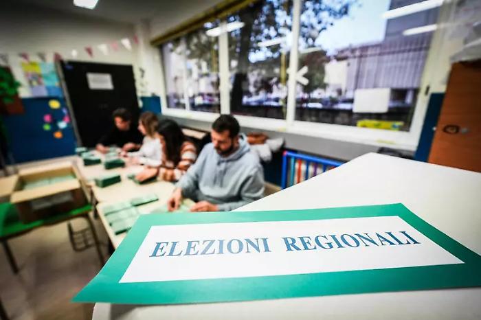Urne aperte in Veneto, Campania e Puglia: oggi e luned&igrave; si vota