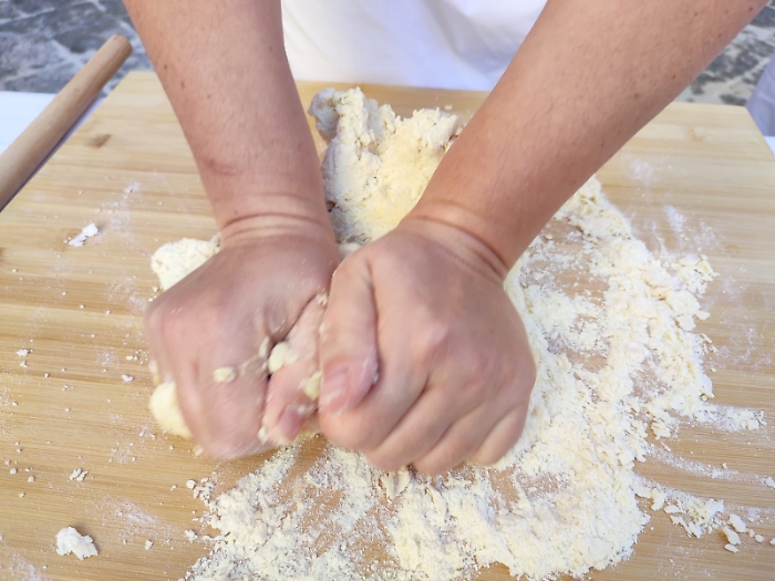 Impastare, ascoltare, condividere: due paesi in Sicilia dove il viaggio crea legami ed emoziona   