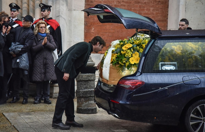 Ornella Vanoni, addio in musica per un talento senza fine: Brera tra applausi, lacrime e note