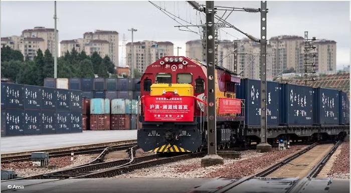 Tragedia ferroviaria in Cina: 11 operai travolti da un treno in fase di test