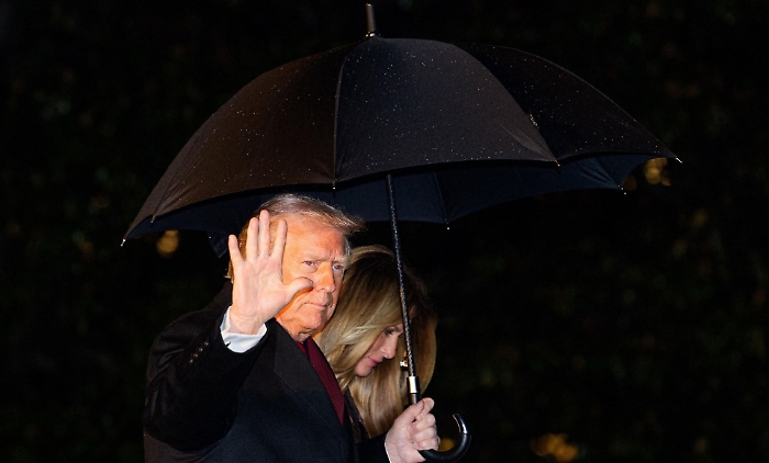 «Pausa permanente» all’immigrazione dal Terzo Mondo: perché Trump ha bloccato gli ingressi in Usa da 19 Paesi