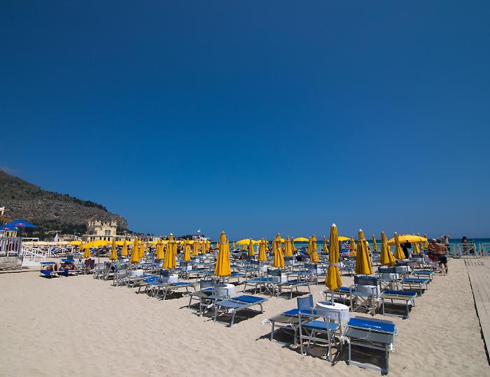 Concessioni balneari a Mondello, primo round di fronte al Tar: l'attesa sulle decisioni per Italo Belga e la contestazione di Marelibero