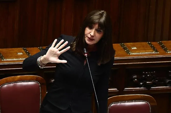 L'Universit&agrave; di Bologna nega un corso per militari, l'ira di Meloni e l'intervento della ministra Bernini: &laquo;Si far&agrave;&raquo;