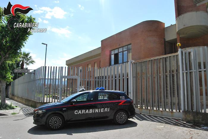 Droga e furti di corrente, tre arresti e due denunce da parte dei carabinieri di Palermo