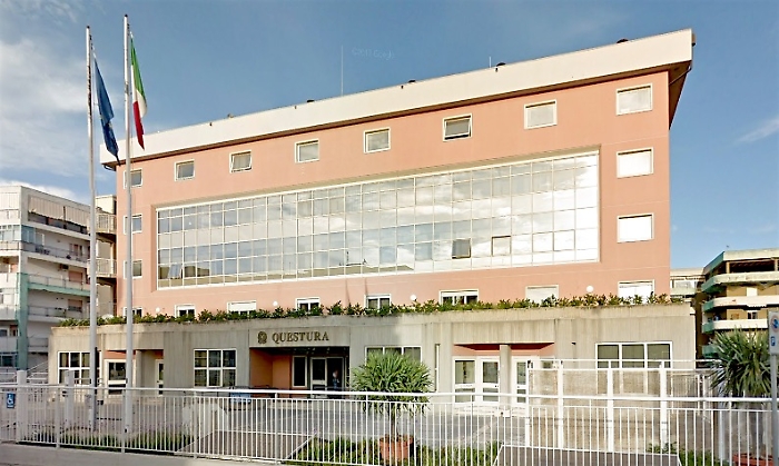 Arrestato 36enne: un chilo di cocaina, due pistole con matricola abrasa e 7.000 euro sequestrati