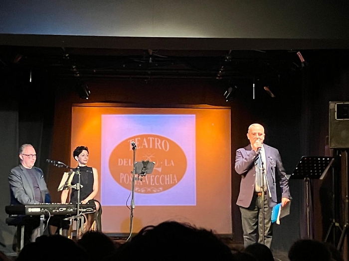 L'omaggio a Mara Capraro dei suoi amici: poesia, musica e ricordi alla Posta Vecchia