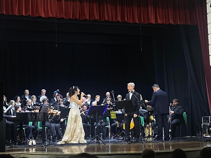 Chiaramonte, l'orchestra suona e il pubblico canta