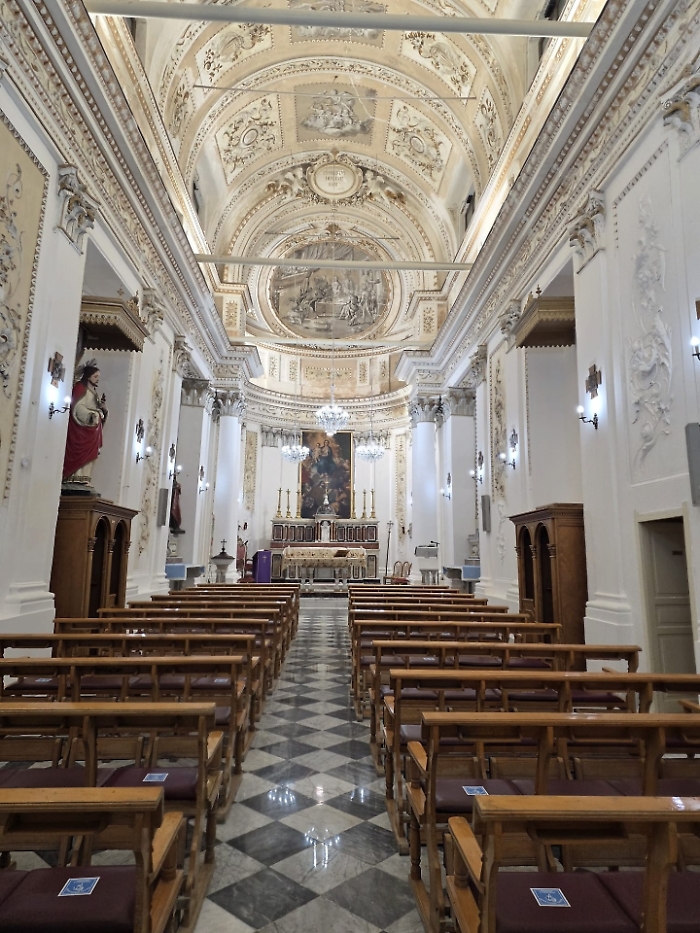 L'interno restaurato della chiesa della Provvidenza 