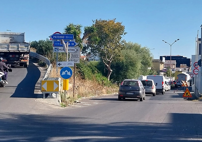 Lavori per il nuovo asfalto sulla Statale 121 e per gli automobilisti è un'altra giornata di "passione"