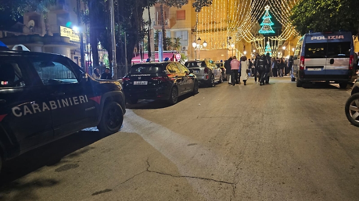 Forze dell'ordine in via Atenea