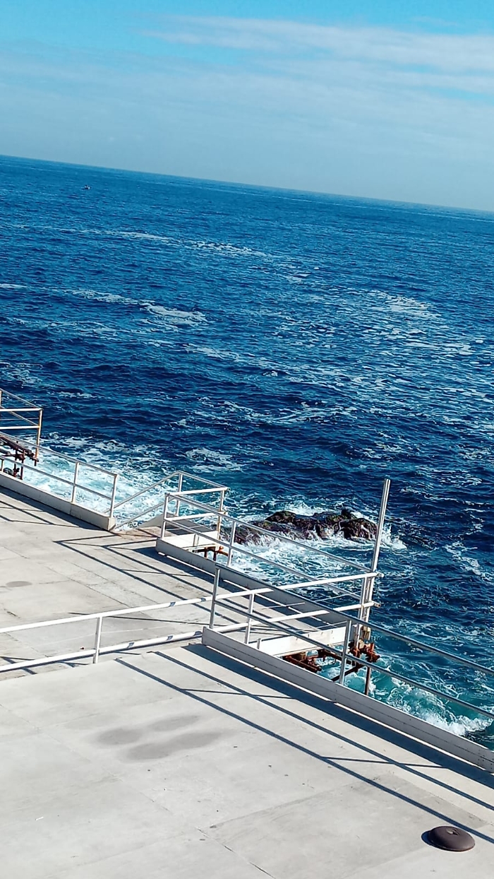 Chiazza nelle acque del lungomare