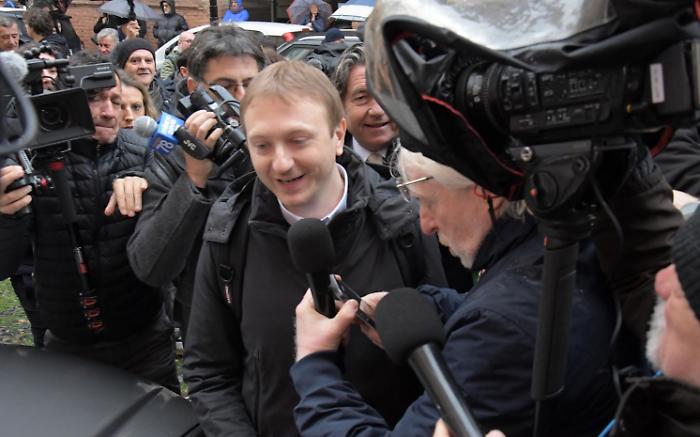 Garlasco, l&rsquo;udienza che spiazza tutti: Stasi in aula a Pavia, Sempio assente e la perizia che divide