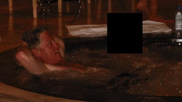 Epstein, il Dipartimento di Giustizia Usa pubblica foto e documenti: in foto Woody Allen, Bill Gates e altri vip