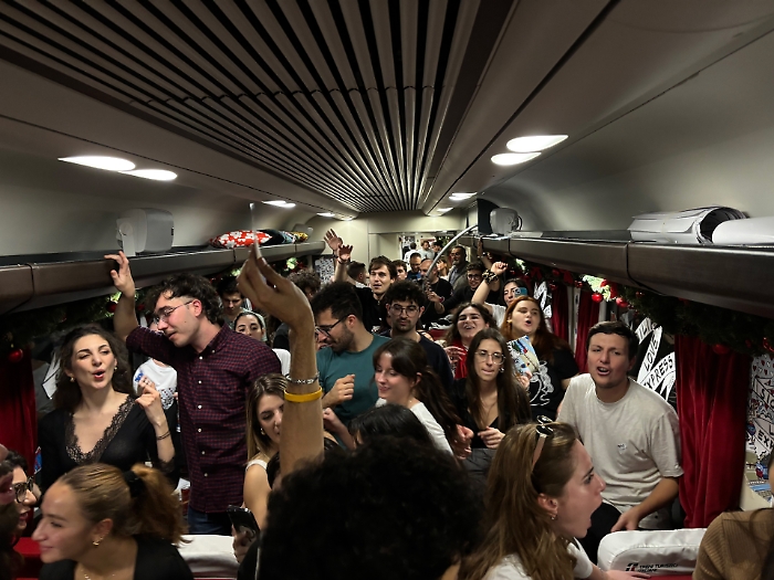 Sicilia Express: &laquo;Un viaggio della speranza, ma in compagnia&raquo;, il treno che avvicina l'Isola all'Italia