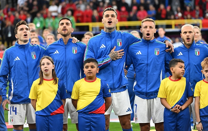 Fratelli d&rsquo;Italia senza il &ldquo;s&igrave;&rdquo;: come un decreto silenzioso ha cambiato il nostro inno