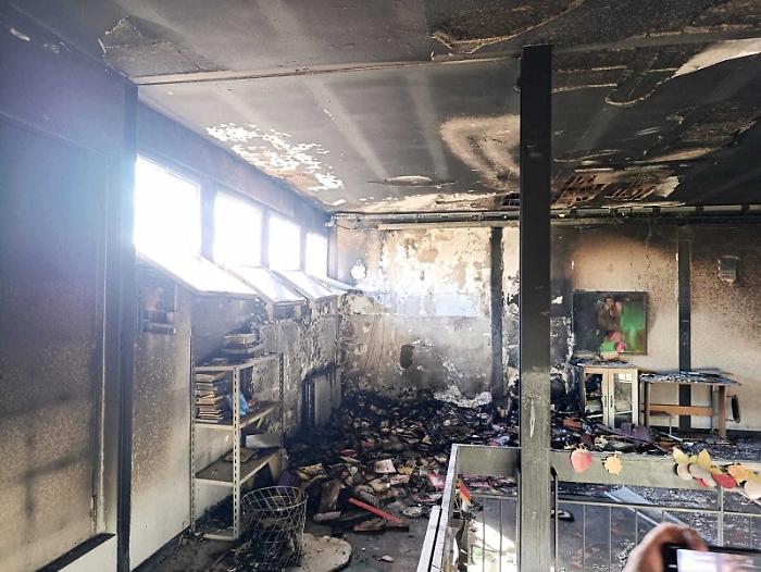 Catania, l'incendio alla scuola Pestalozzi: al via la raccolta fondi per ricostruire la biblioteca 