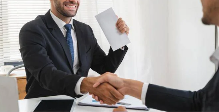 Aumenti in busta paga 2026: la &ldquo;mini flat tax&rdquo; al 5% sugli scatti da rinnovo contrattuale spiegata bene