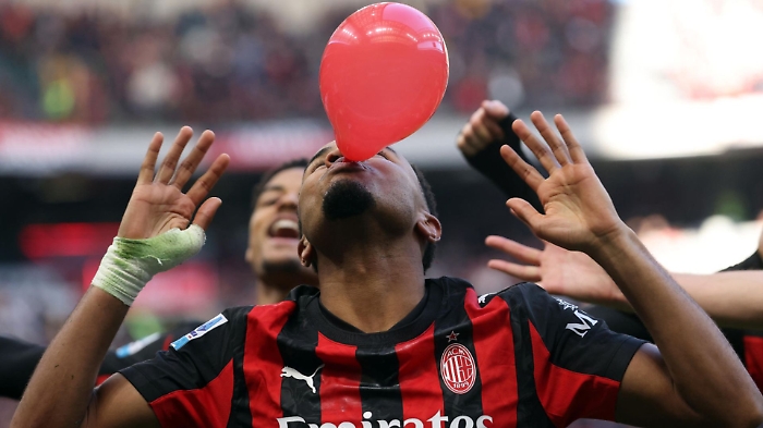 Il Milan batte il Verona e vola in vetta alla classifica 