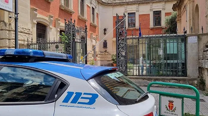 Accoltella il fratello dopo una lite per futili motivi: fermato un 57enne per tentato omicidio