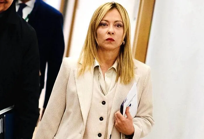 Meloni lancia l'allarme: la reazione scomposta dell'Iran pu&ograve; trascinare l'Italia in un'escalation