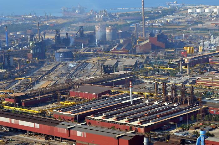 L'ipotesi della newco per la ex Ilva, cautela della cordata italiana