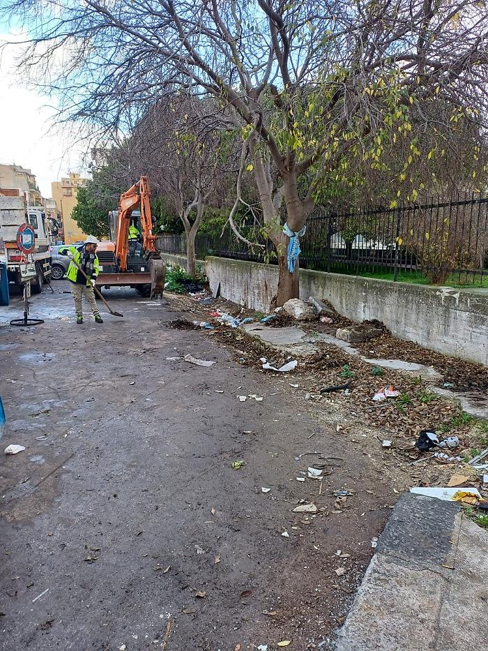Danni ai cavi durante la rimozione di una discarica, lavori in via Crociferi
