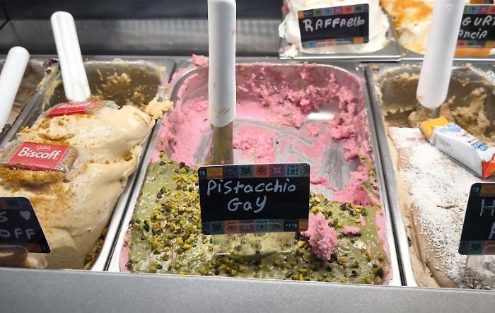 Gusto &ldquo;pistacchio gay&rdquo;, bufera sulla gelateria di Catania