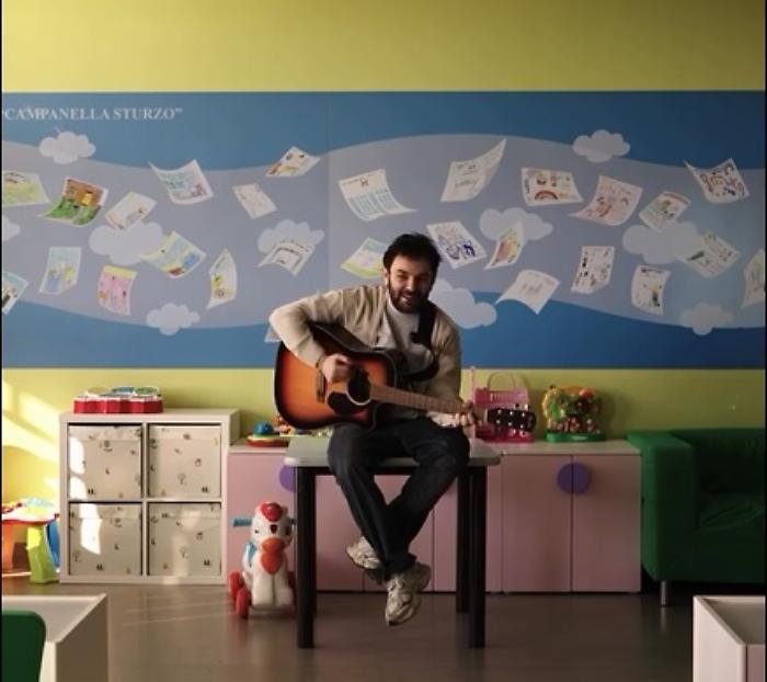 Per i bambini in Pediatria canzoni alla... Fragola