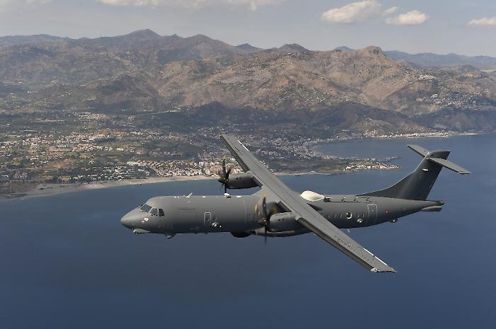 Nel cuore del Mediterraneo: un P-72A dell&rsquo;Aeronautica Militare sorveglia la flottiglia russa