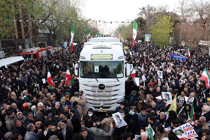 Iran, raid e intimidazioni contro le famiglie dei manifestanti uccisi con il Paese che resta in blackout internet 