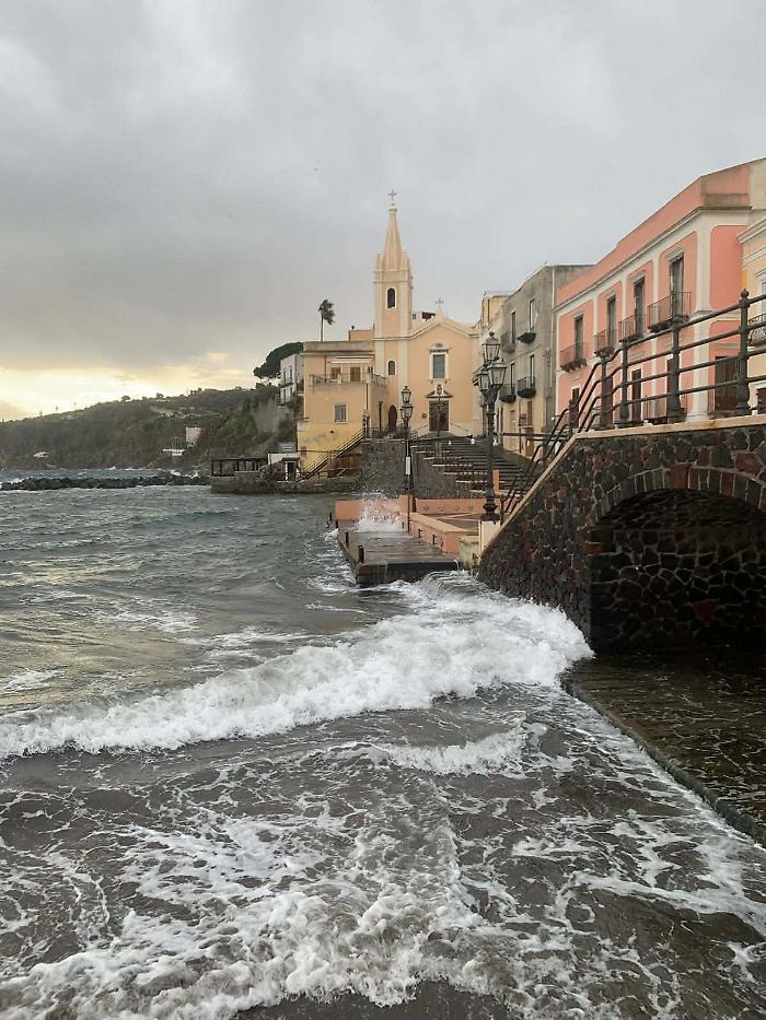 Dopo Harry, la Sicilia prova a rialzarsi: ACR Messina devolve 2 euro per ogni biglietto