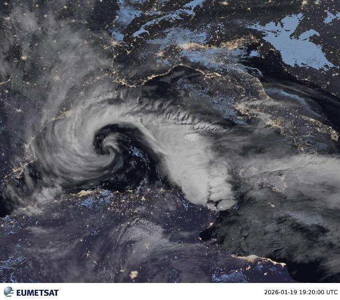 Il ciclone Harry spaventa la Sicilia: fino a quando insister&agrave; sull'Isola?