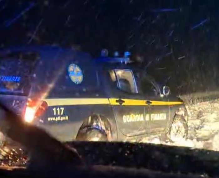 Famiglia svizzera si avventura sull'Etna con una bimba di 4 anni: salvata dalla Guardia di Finanza