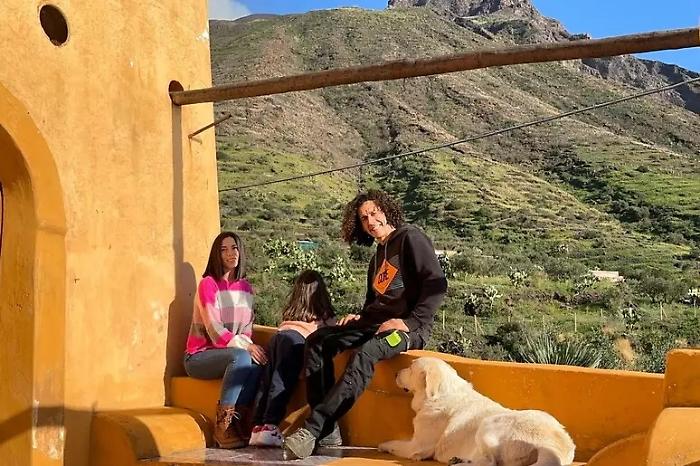 Aisha, 6 anni, l'unica alunna della scuola di Ginostra. "Non vedo l'ora"