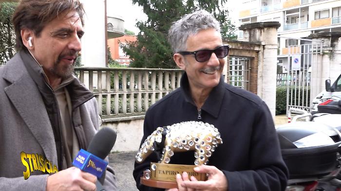 Striscia la Notizia in prima serata: il primo tapiro va a Fiorello 