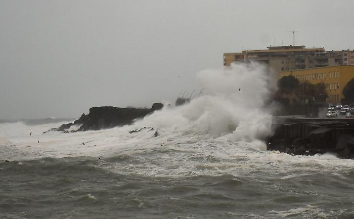 Il ciclone Harry non &egrave; finito, ancora 24-48 ore di tempesta: venti fino a 150 km/h e onde fino a 10 metri