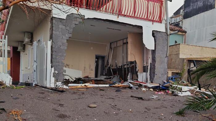 Fondachello devastata dalla mareggiata: un borgo marinaro ferito