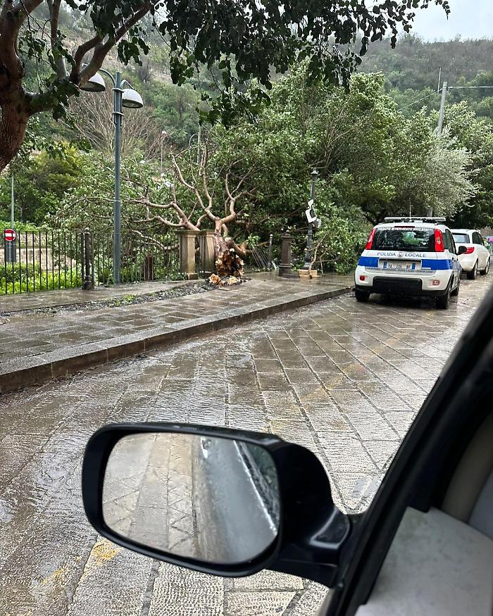 Ciclone Harry a Ragusa: 130 interventi in tre giorni, la polizia locale in prima linea
