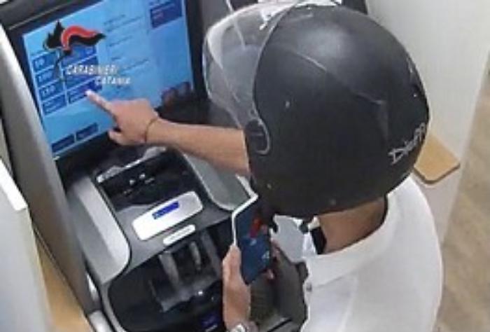 Truffa del finto carabiniere: 18enne collocato in comunit&agrave; per i raggiri a due anziane